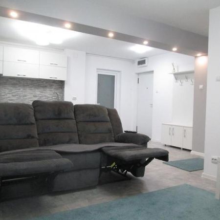 Apartament Sarra Targoviste Exteriér fotografie