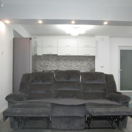 Apartament Sarra Targoviste Exteriér fotografie