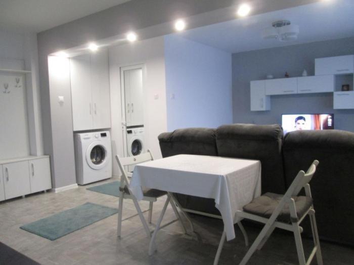 Apartament Sarra Targoviste Exteriér fotografie
